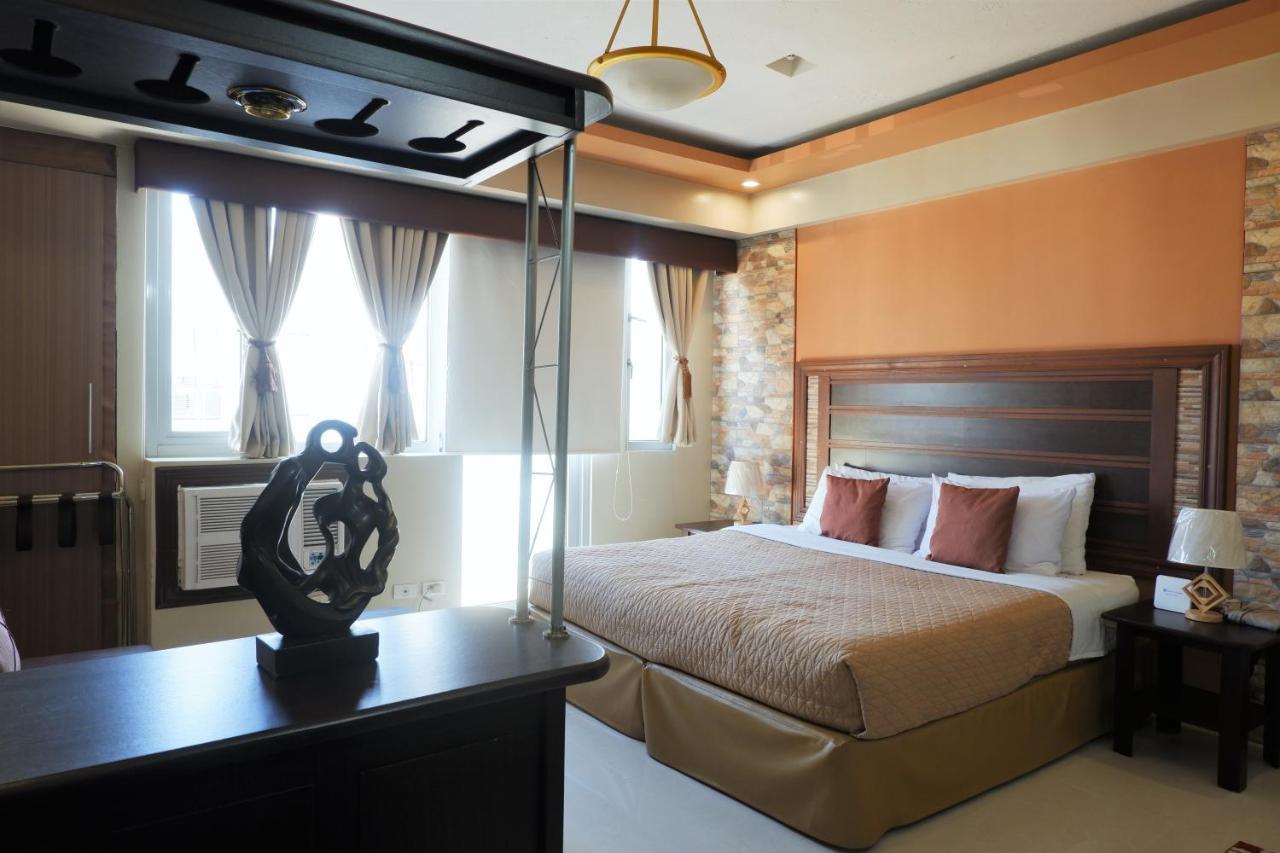 One Palm Tree Villas Манила Екстериор снимка