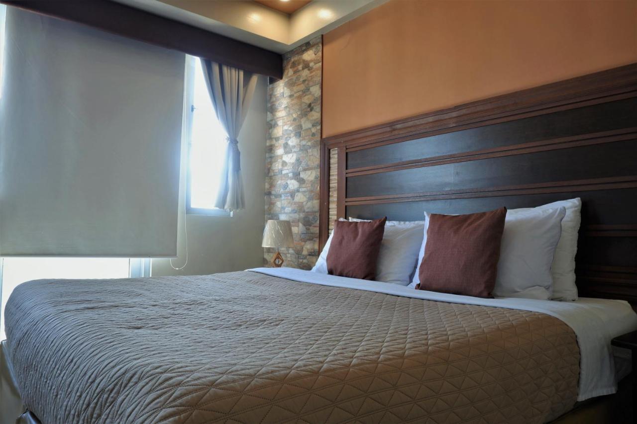 One Palm Tree Villas Манила Екстериор снимка
