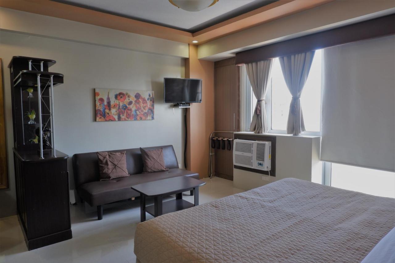 One Palm Tree Villas Манила Екстериор снимка