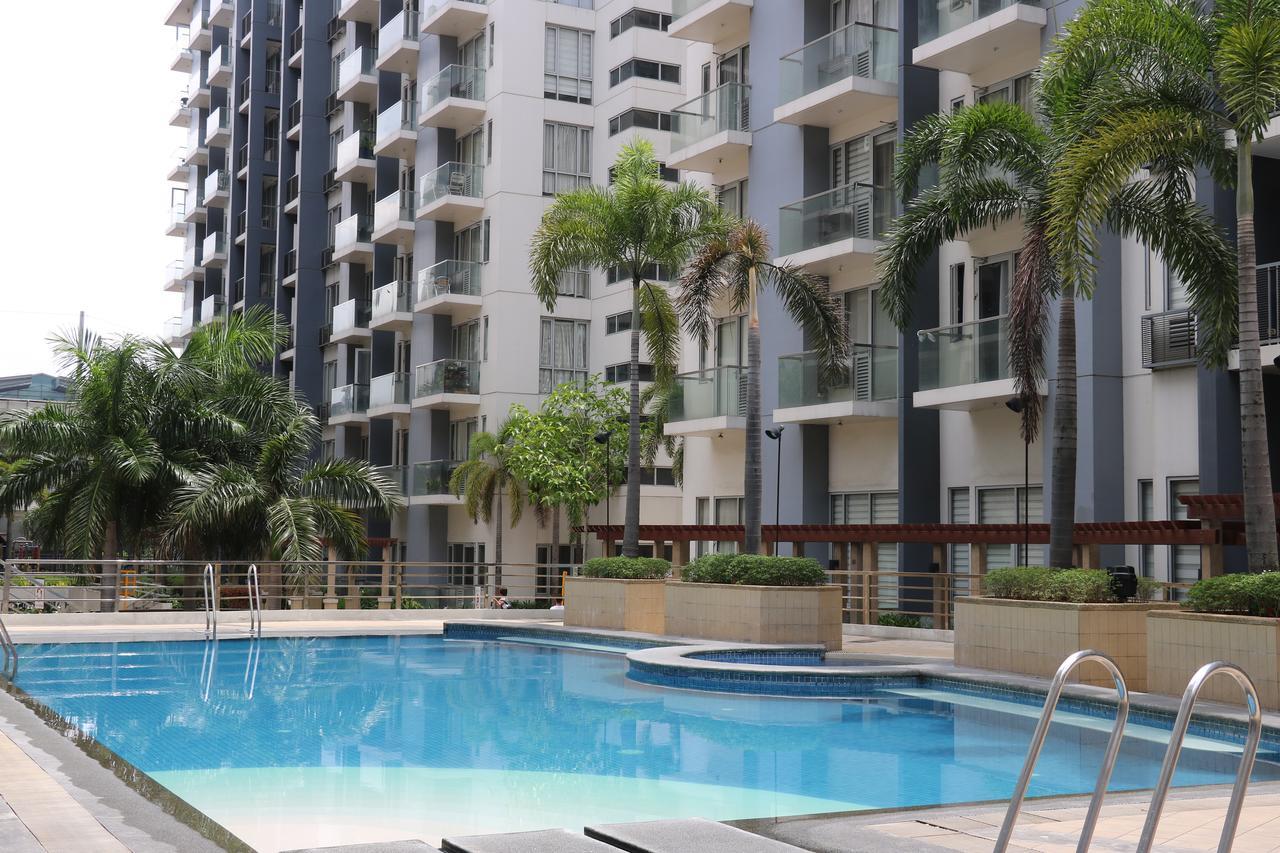 One Palm Tree Villas Манила Екстериор снимка