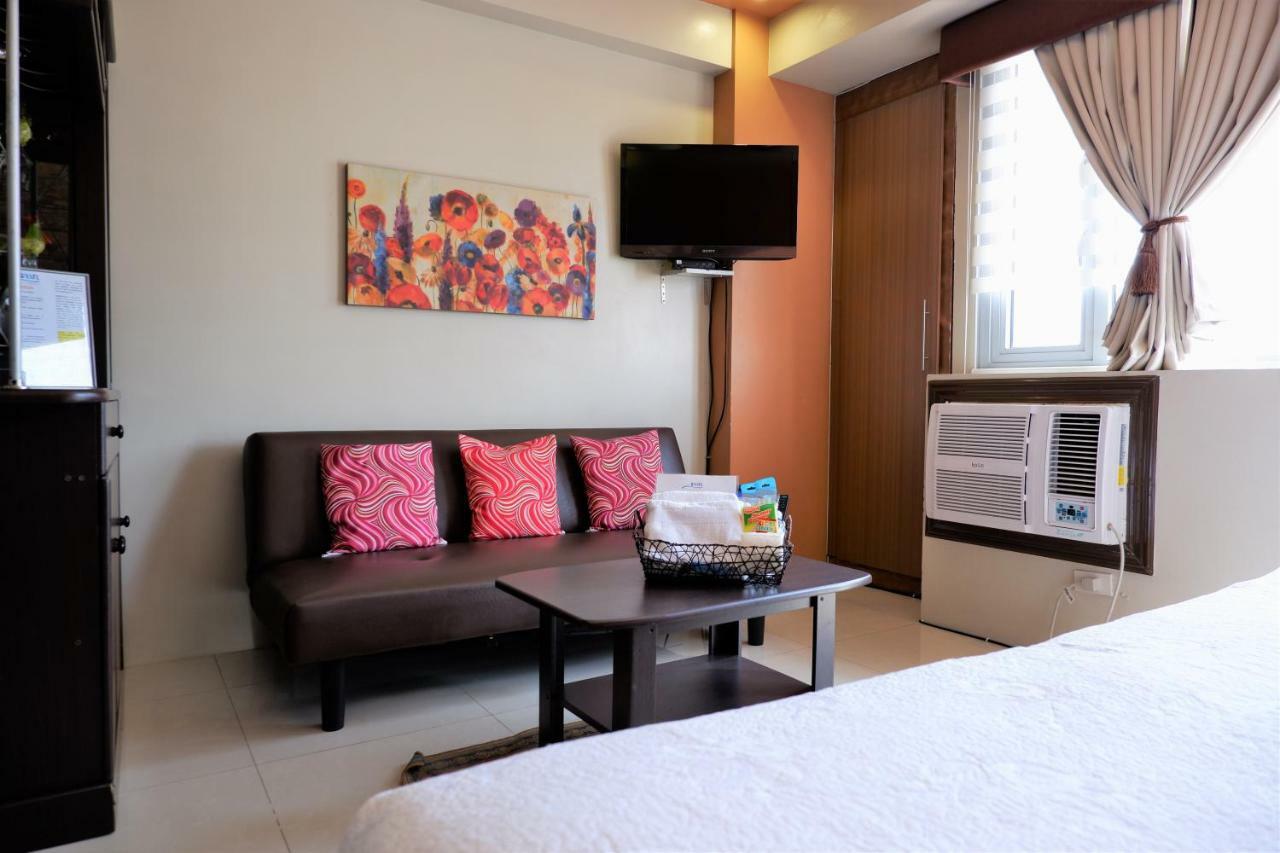 One Palm Tree Villas Манила Екстериор снимка