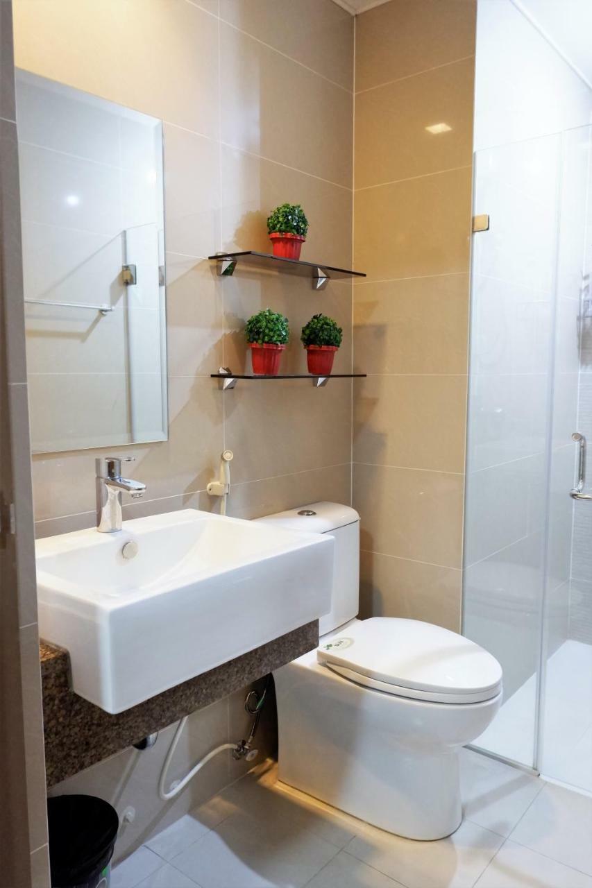 One Palm Tree Villas Манила Екстериор снимка